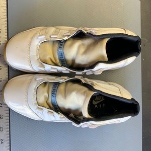 OG Jordan 11 patent White/carolina youth sz5.